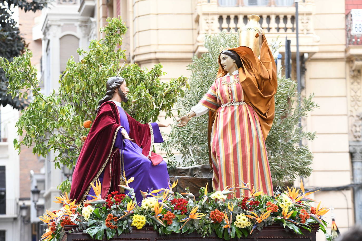 Palmas, ramas de olivo y los primeros pasos abren la carrera oficial de la Semana Santa alicantina
