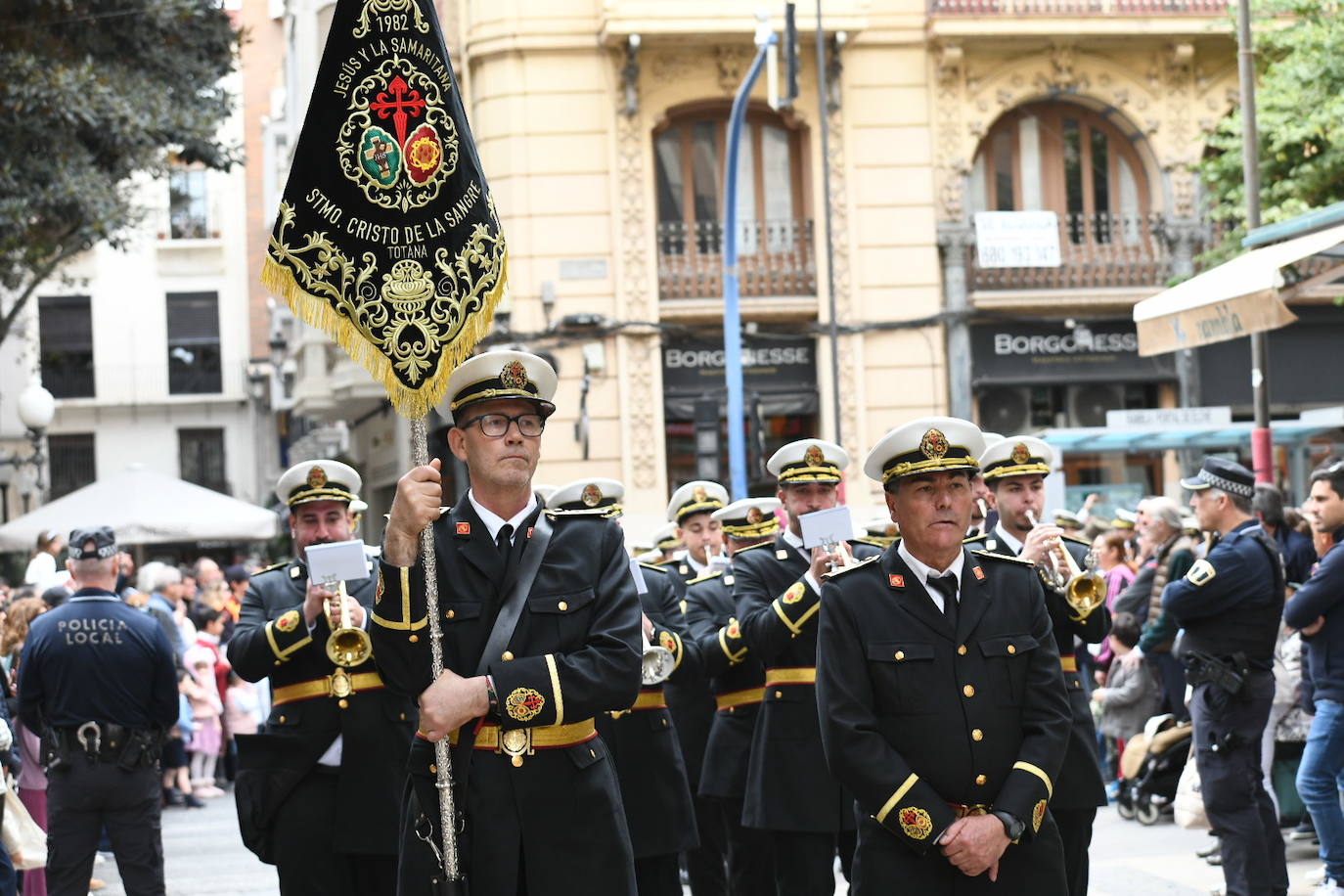 Palmas, ramas de olivo y los primeros pasos abren la carrera oficial de la Semana Santa alicantina