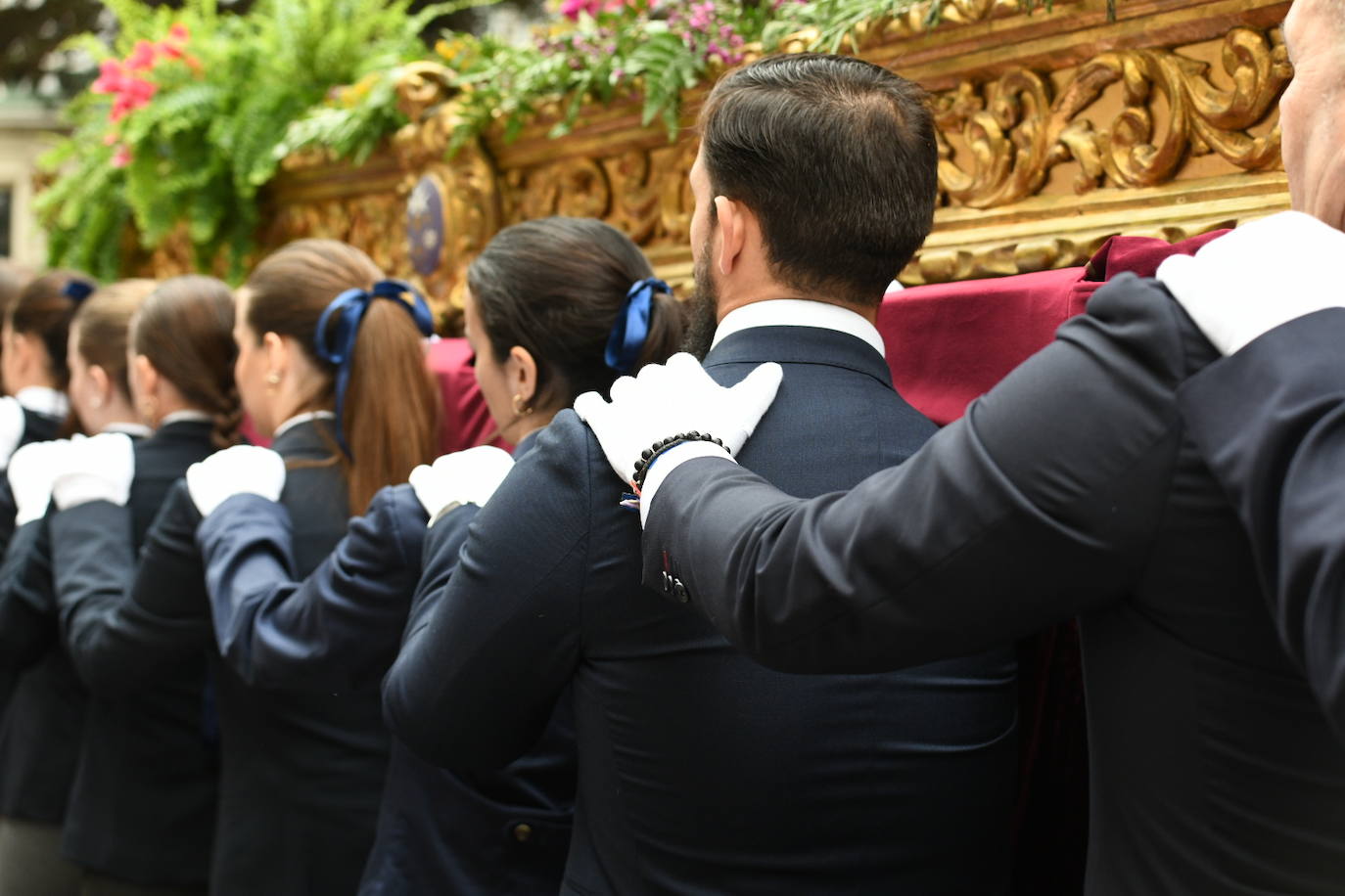 Palmas, ramas de olivo y los primeros pasos abren la carrera oficial de la Semana Santa alicantina