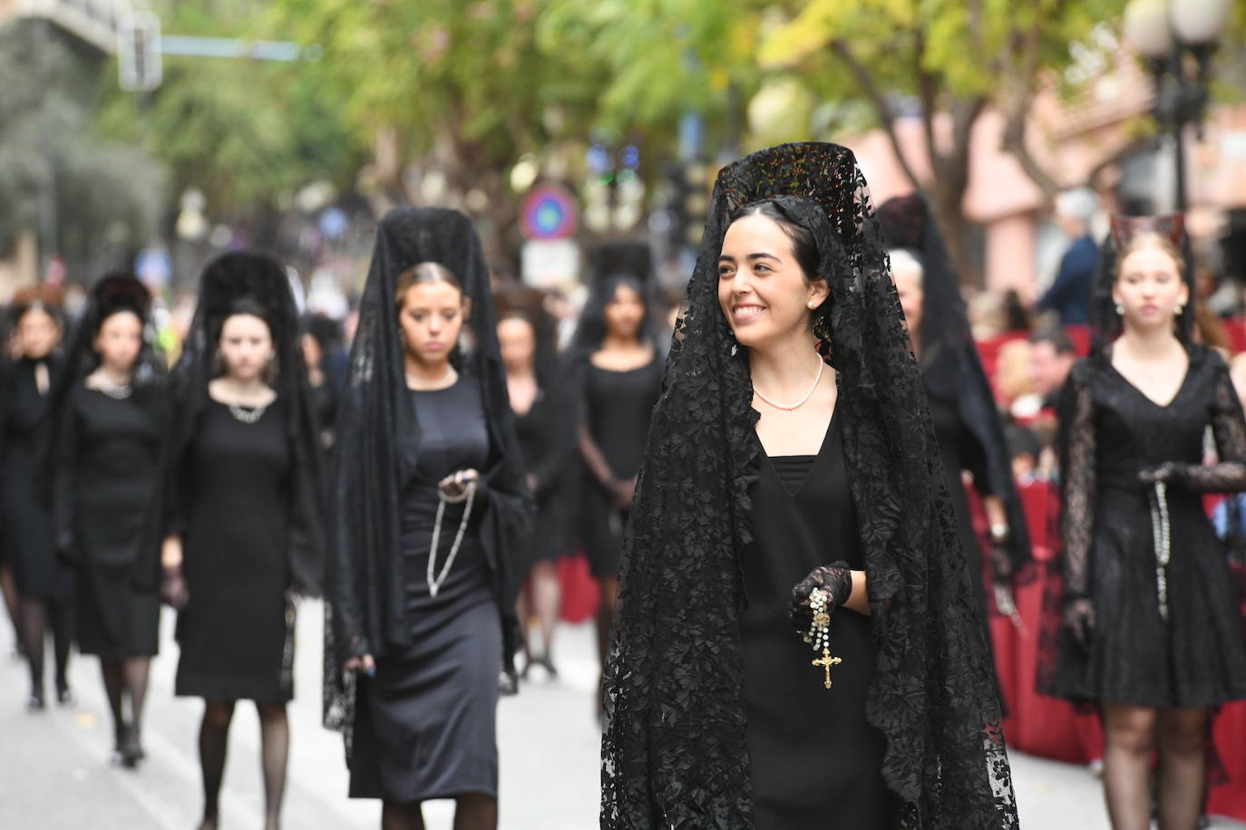 Palmas, ramas de olivo y los primeros pasos abren la carrera oficial de la Semana Santa alicantina