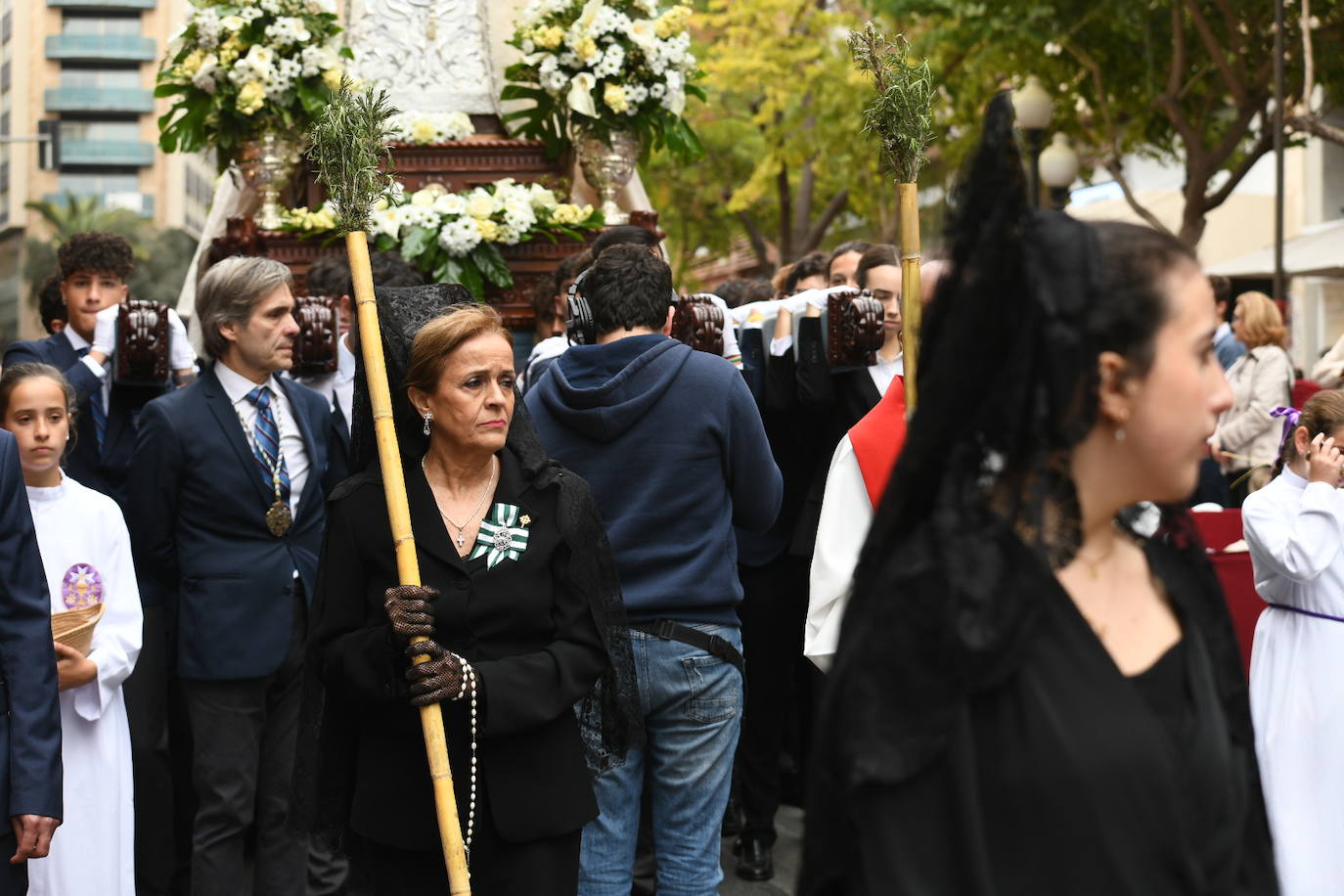 Palmas, ramas de olivo y los primeros pasos abren la carrera oficial de la Semana Santa alicantina