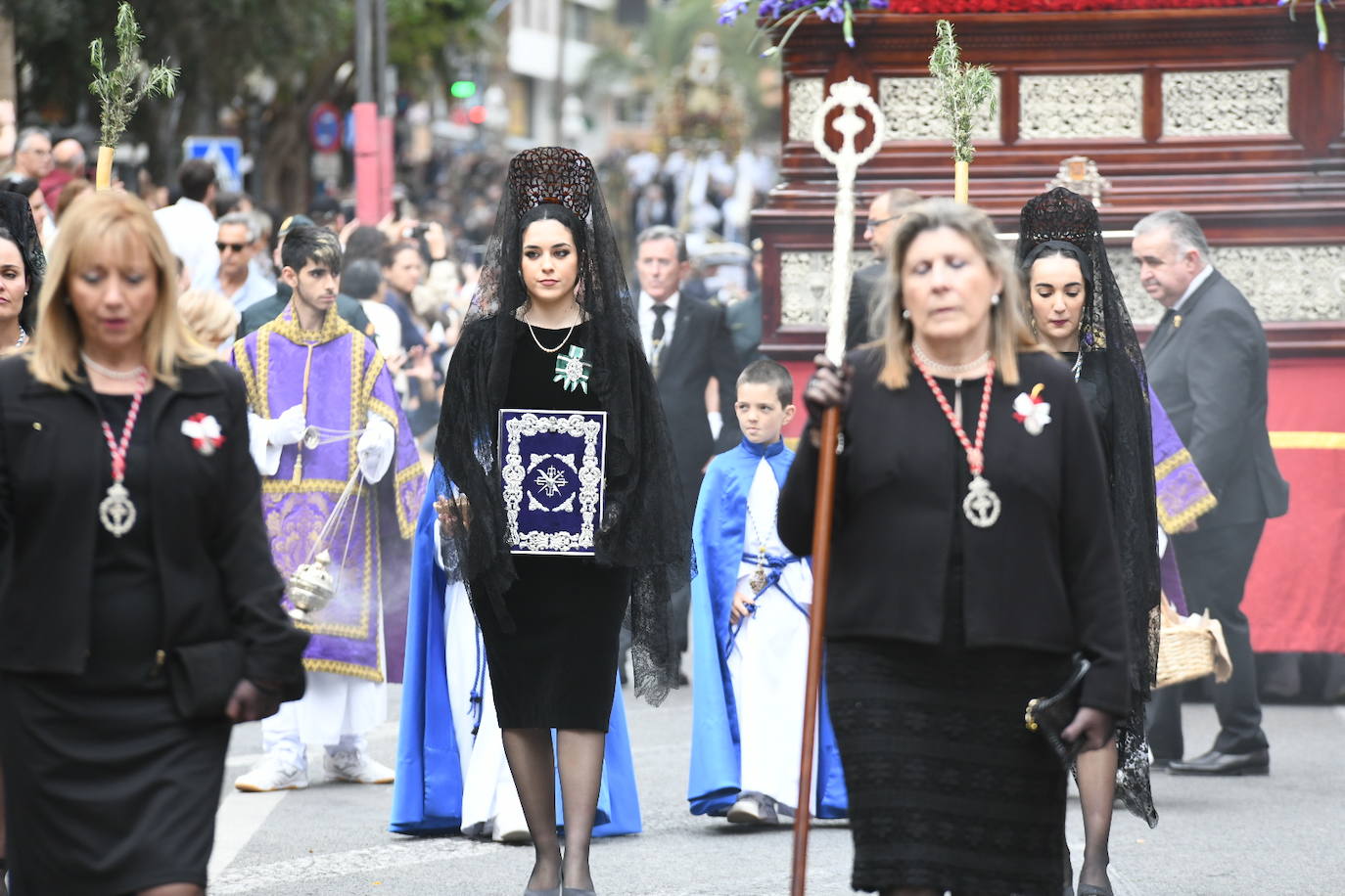 Palmas, ramas de olivo y los primeros pasos abren la carrera oficial de la Semana Santa alicantina
