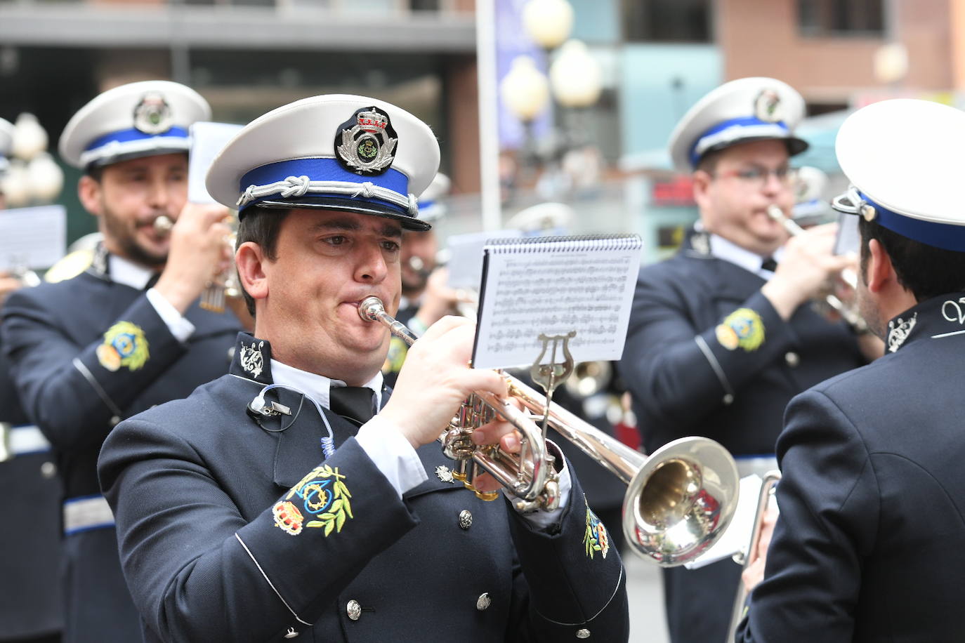 Palmas, ramas de olivo y los primeros pasos abren la carrera oficial de la Semana Santa alicantina
