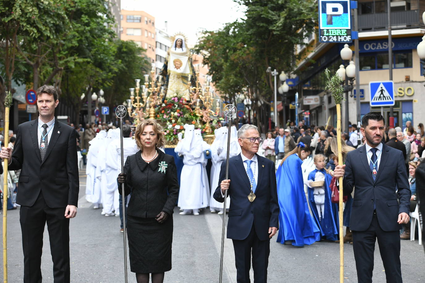 Palmas, ramas de olivo y los primeros pasos abren la carrera oficial de la Semana Santa alicantina