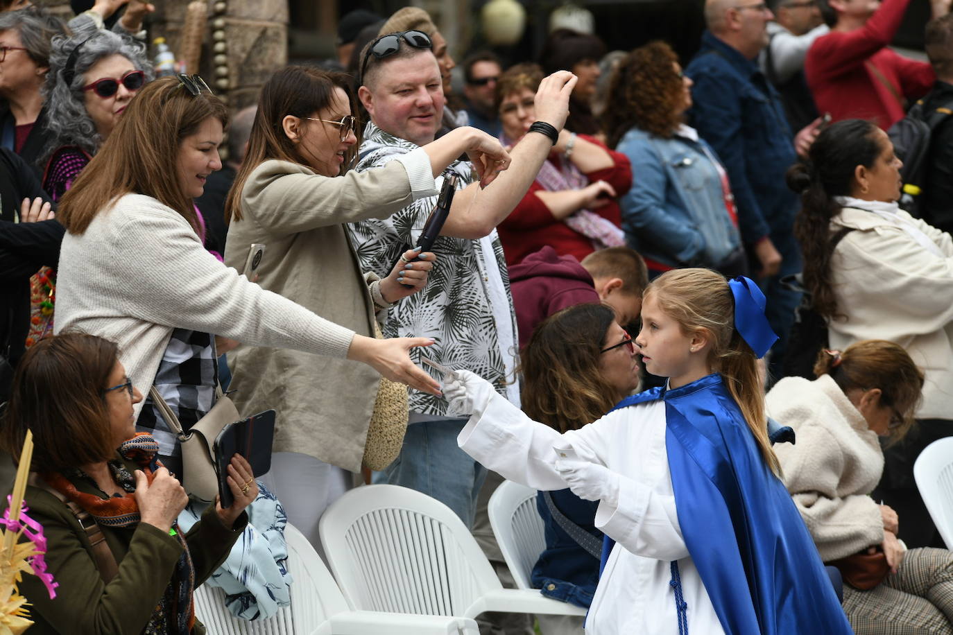 Palmas, ramas de olivo y los primeros pasos abren la carrera oficial de la Semana Santa alicantina