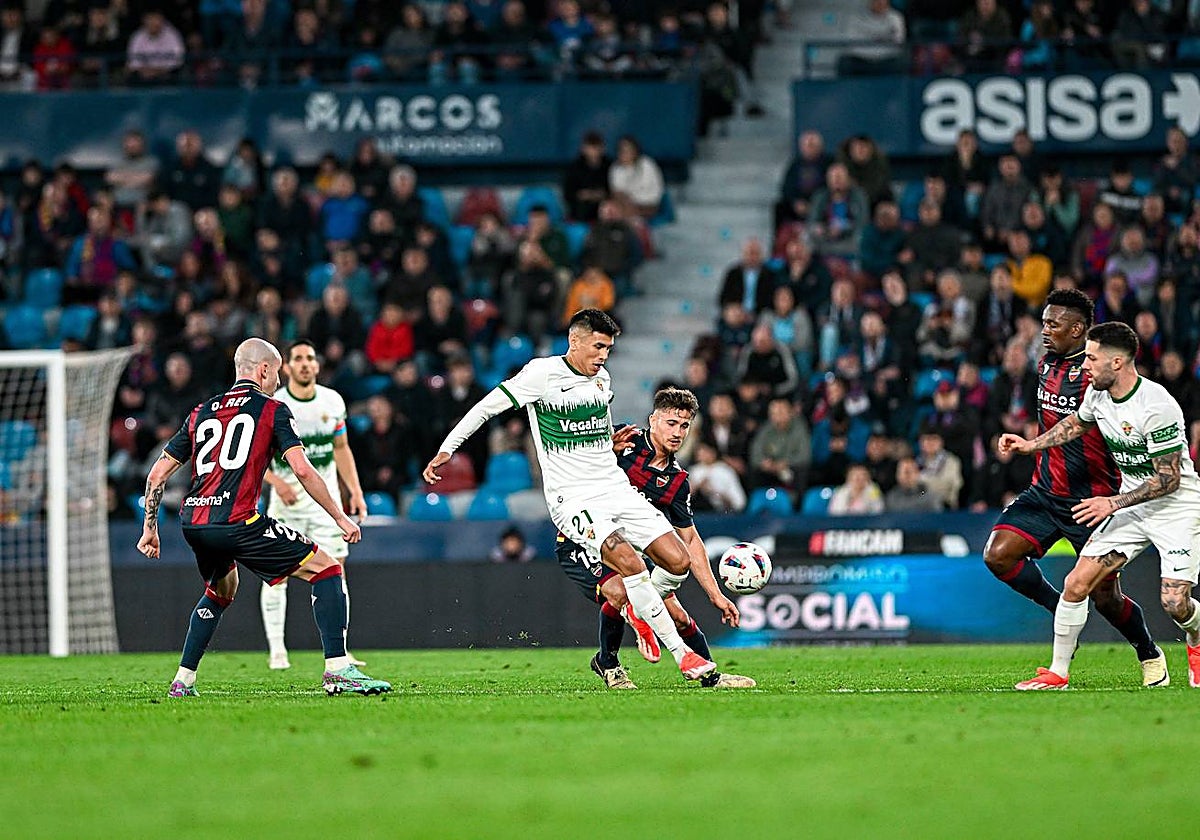 El equipo franjiverde no ha sido capaz de mantener la ventaja de 0-2 en la segunda parte.