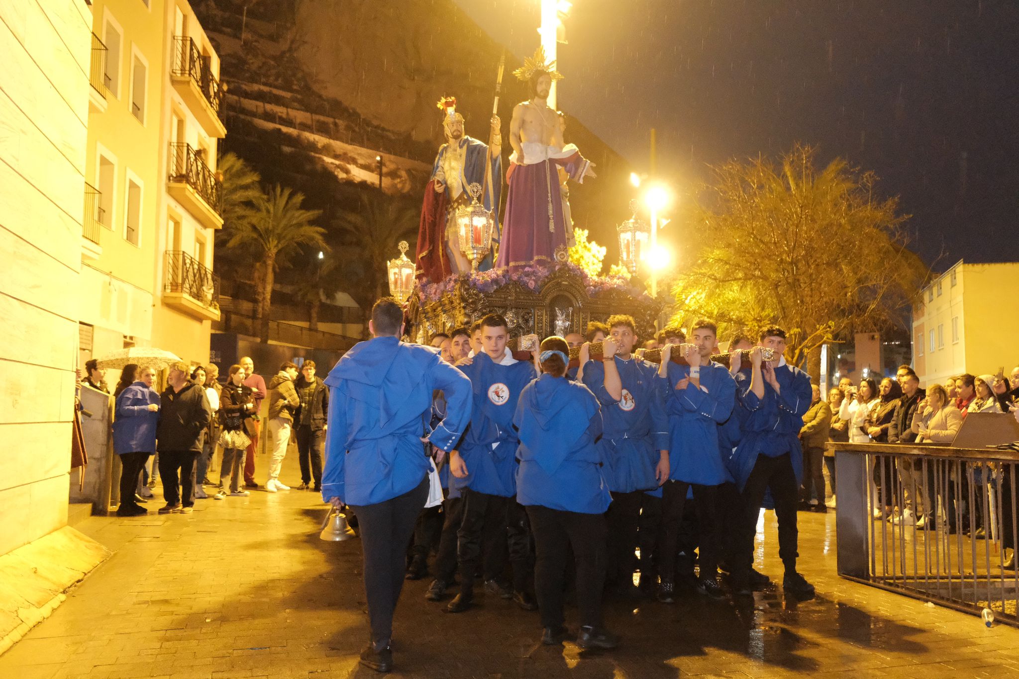 La Hermandad Agustina de Alicante consigue procesionar en su 25 aniversario