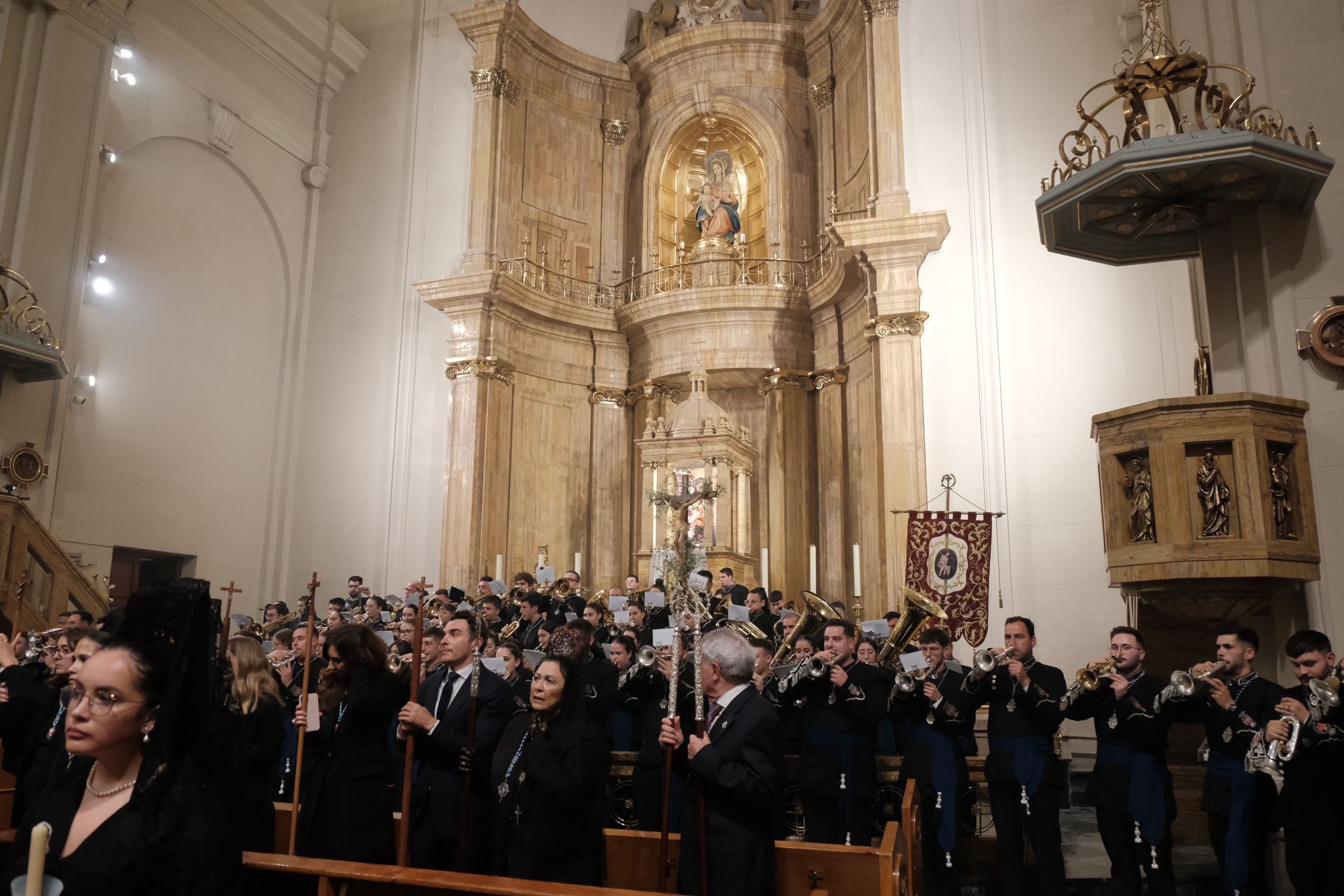 El Lunes Santo de Alicante se llena de lágrimas por la lluvia