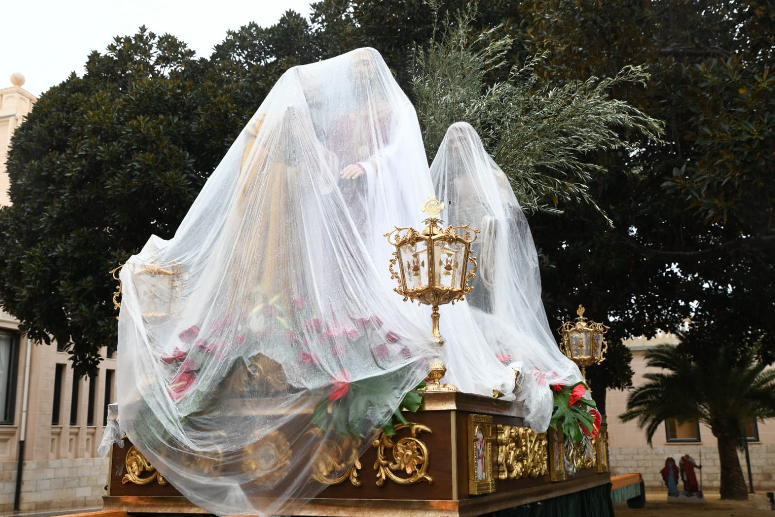 El Lunes Santo de Alicante se llena de lágrimas por la lluvia