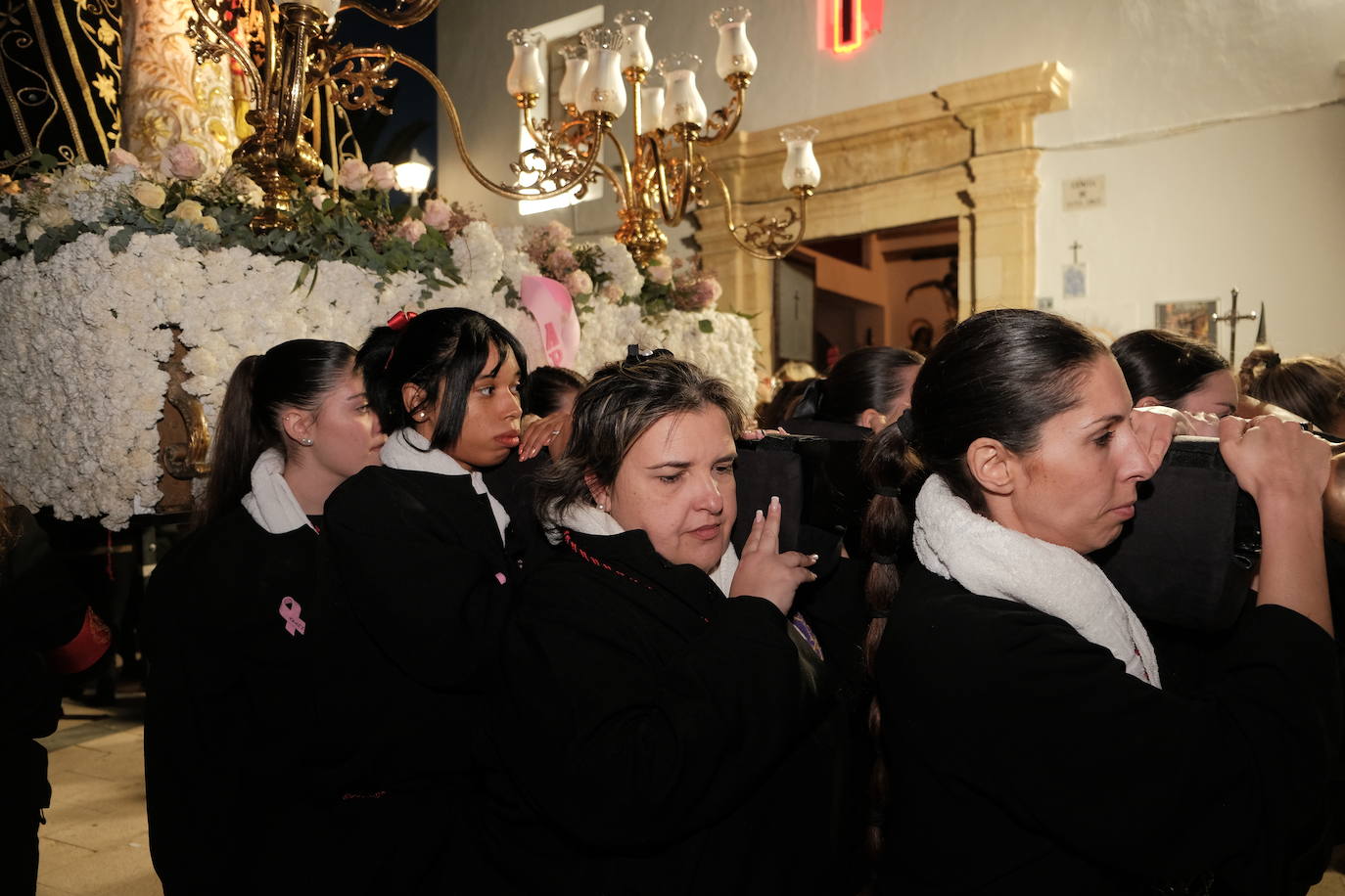 Así ha sido la impresionante bajada de los tronos de Santa Cruz en Alicante