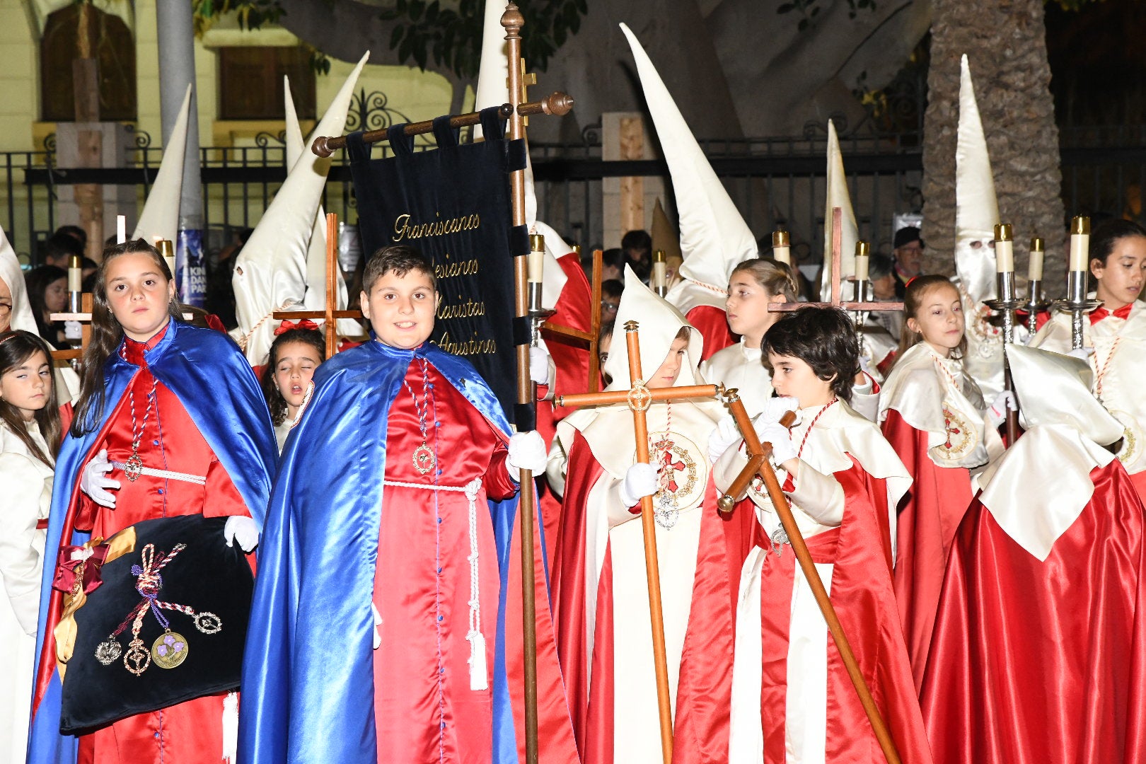 La impresionante Santa Cena procesiona por las calles de Alicante