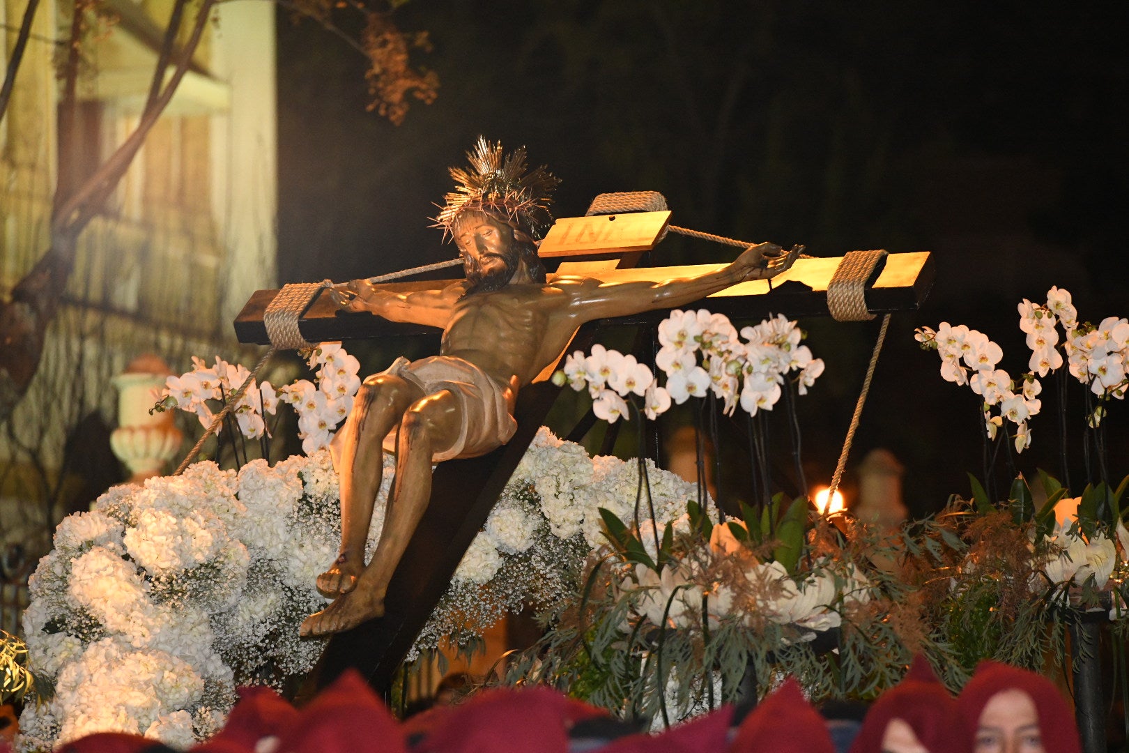 La impresionante Santa Cena procesiona por las calles de Alicante