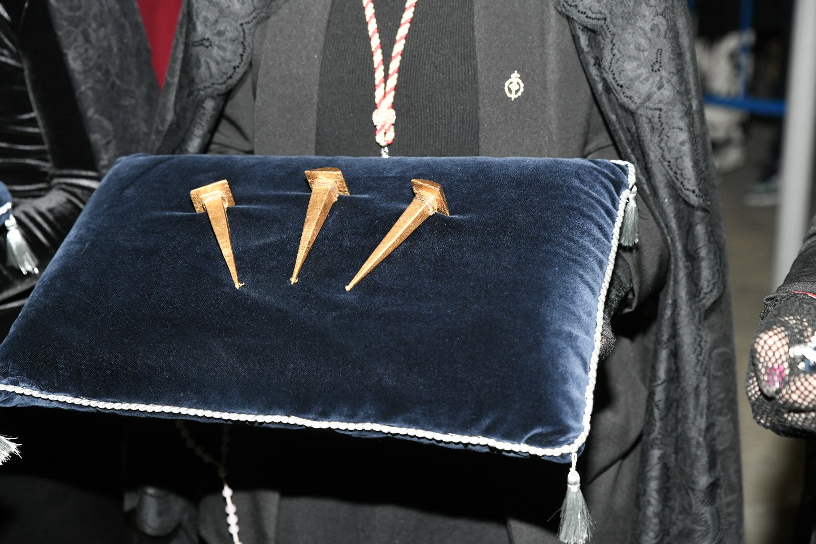 La impresionante Santa Cena procesiona por las calles de Alicante