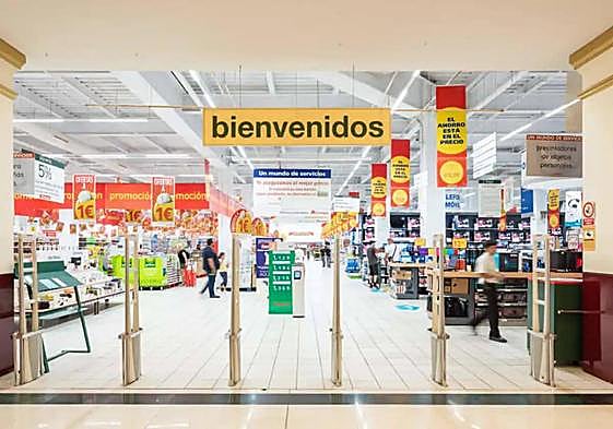 Entrada al supermercado Alcampo en el centro comercial Plaza Mar 2.