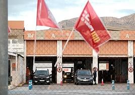 Vehículos en la ITV, durante las protestas de los sindicatos.