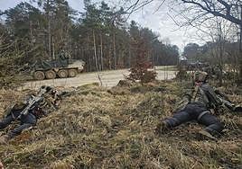 Dos 'boinas verdes' durante el ejercicio en Alemania.