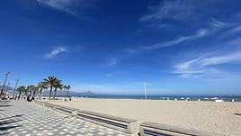 Aspecto que presentaba ayer la playa de San Juan de Alicante.