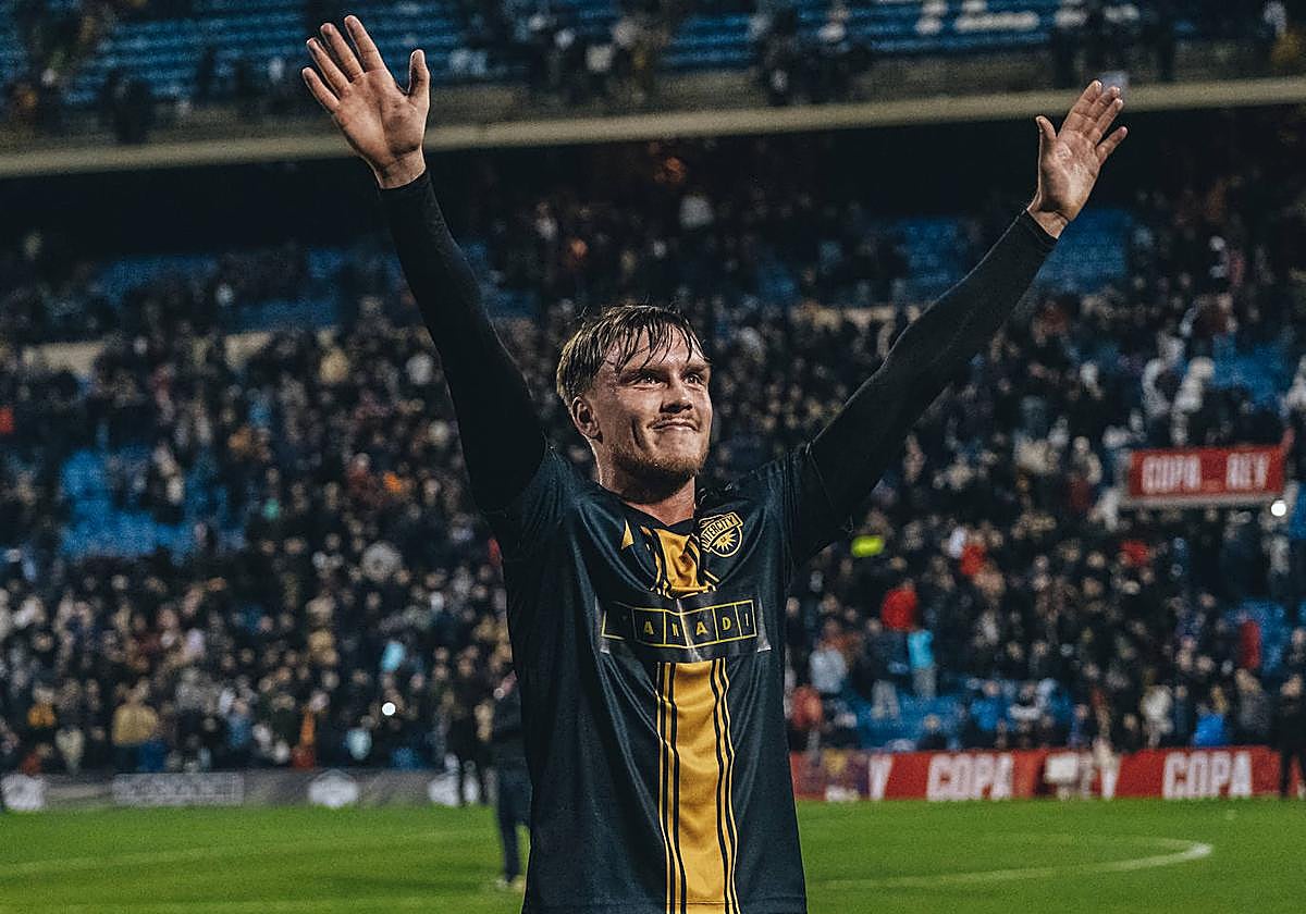 Jugador del Intercity durante el partido contra el FC Barcelona.