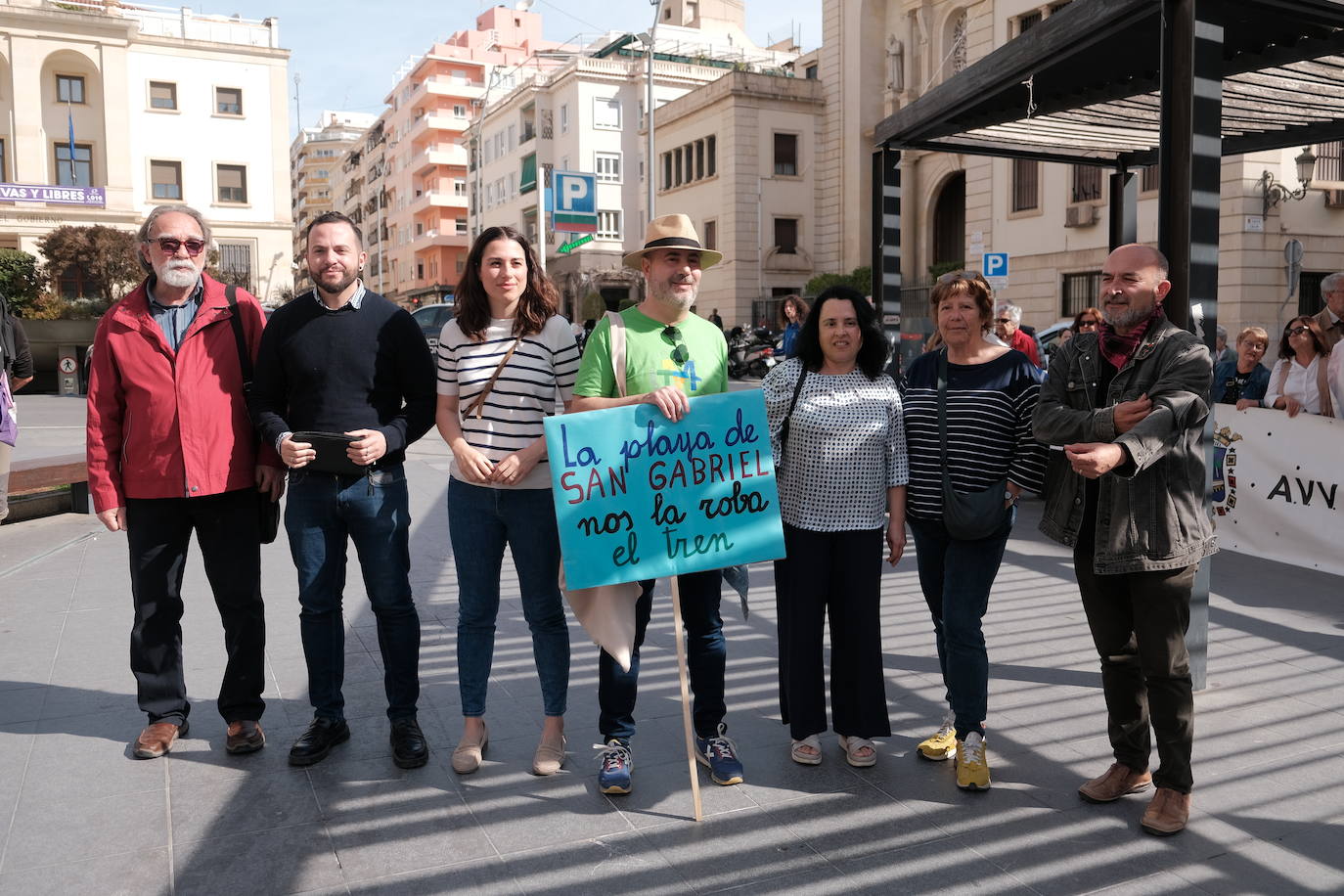 Los vecinos de San Gabriel reclaman la Variante de Torrellano frente a la Subdelegación
