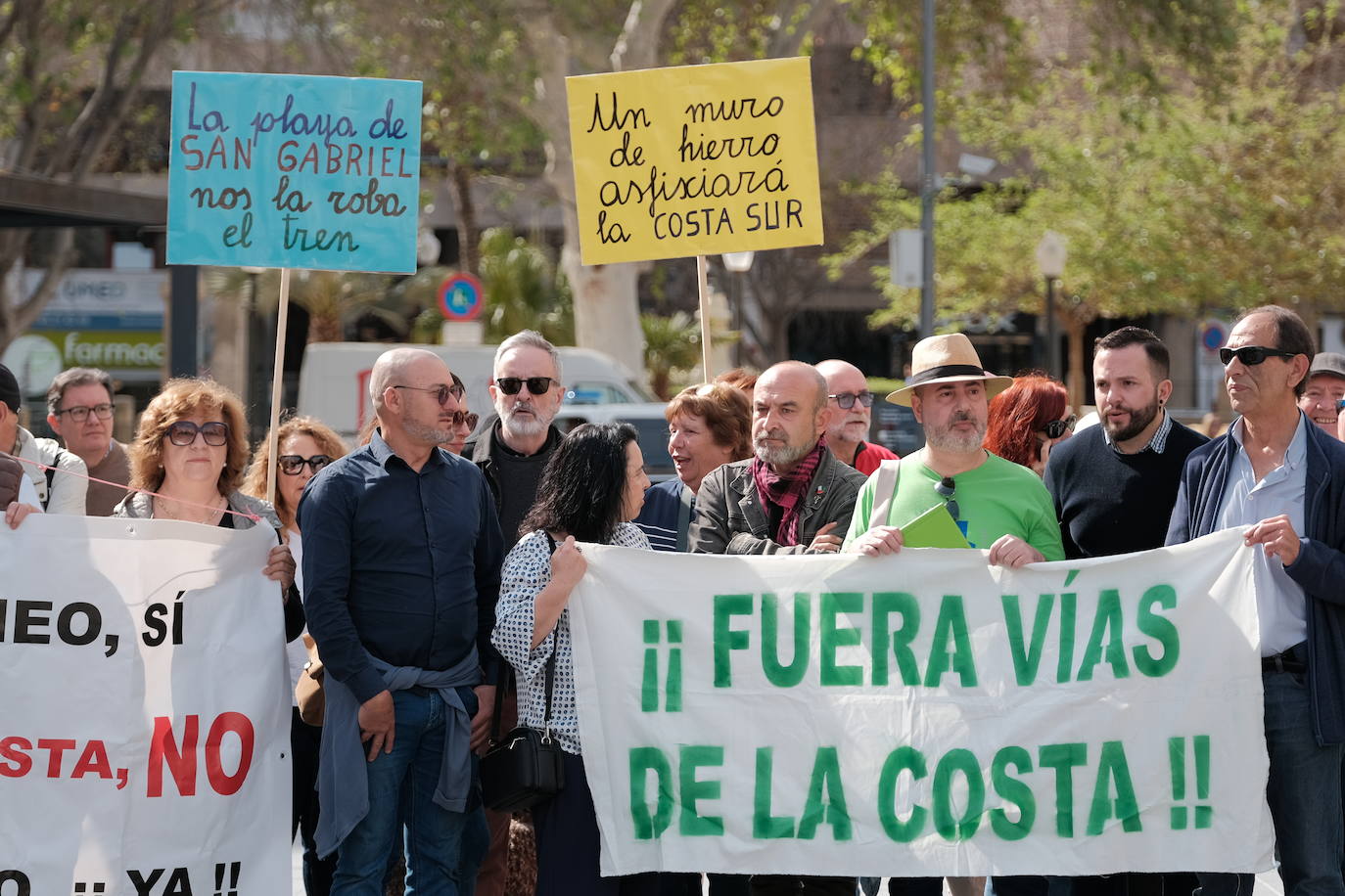 Los vecinos de San Gabriel reclaman la Variante de Torrellano frente a la Subdelegación