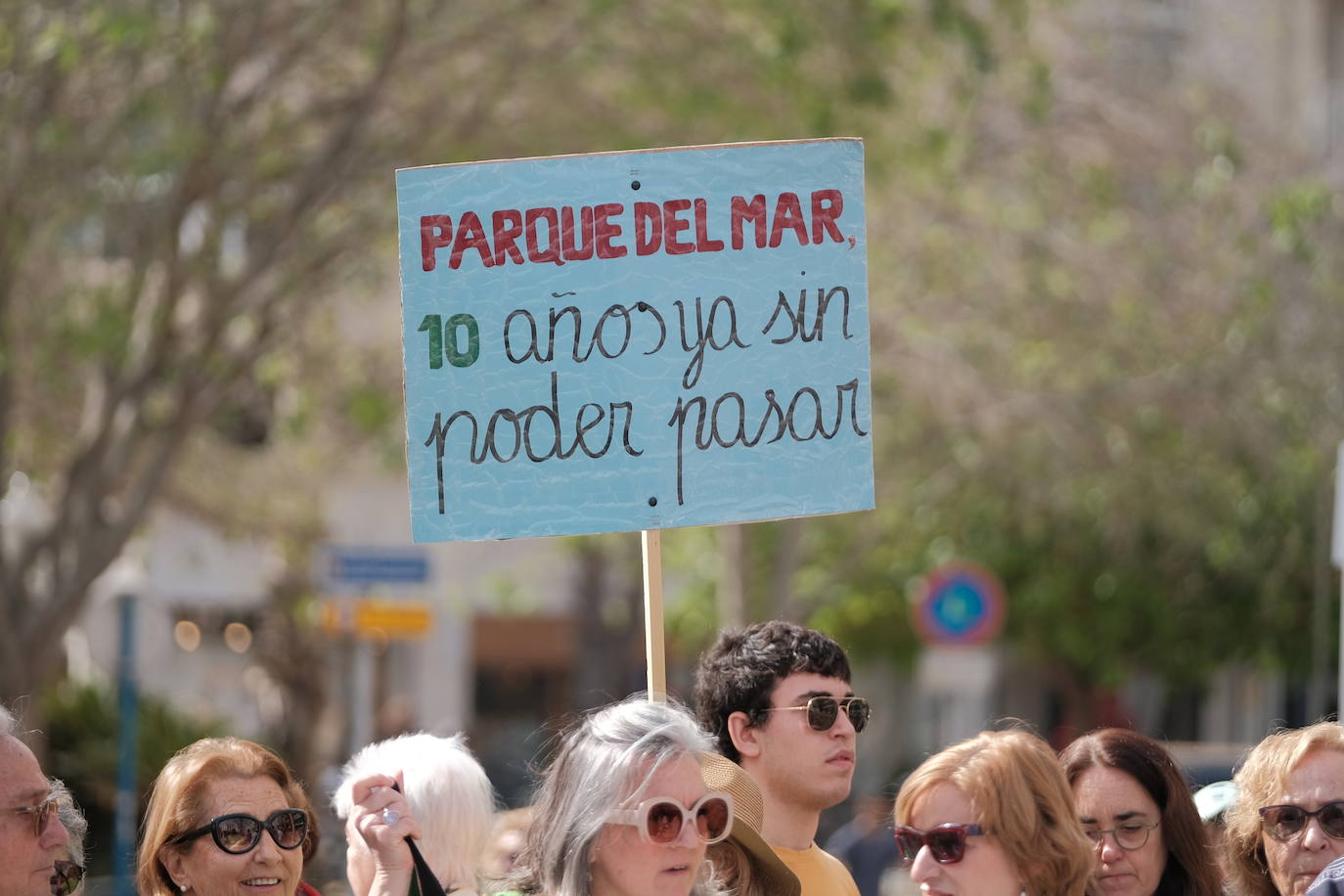 Los vecinos de San Gabriel reclaman la Variante de Torrellano frente a la Subdelegación