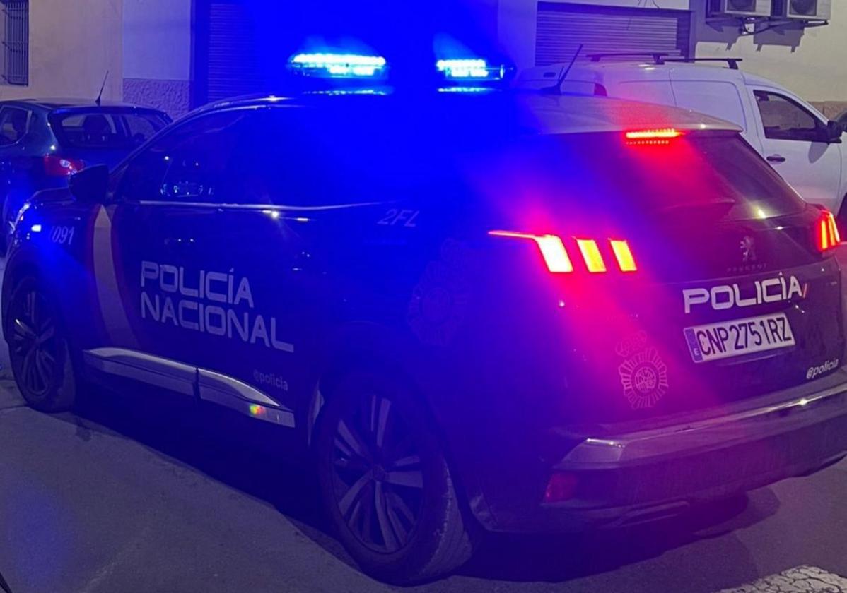 Una patrulla de la Policía Nacional en el lugar de los hechos.