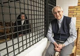 Cremades junto a la vicaria de la comunidad de las monjas de la Sangre, Sor Inés.