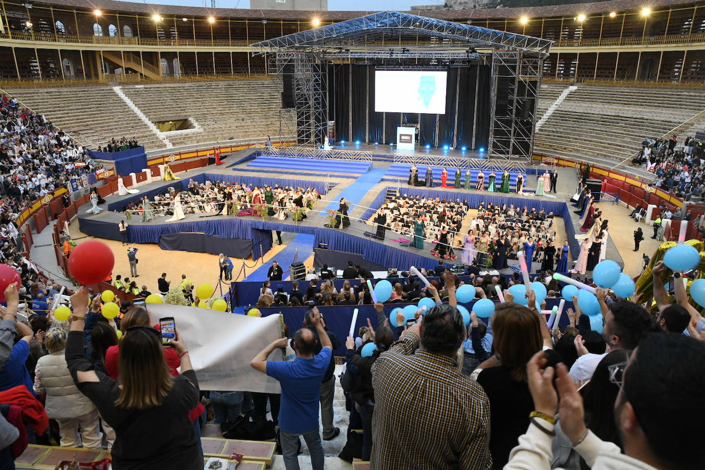 Las candidatas a bellea del foc de Alicante lucen sus mejores galas