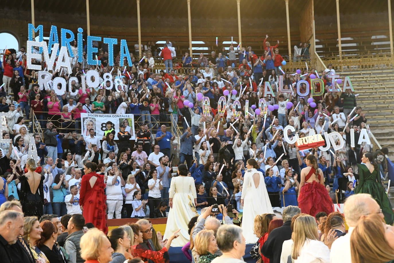 Las candidatas a bellea del foc de Alicante lucen sus mejores galas