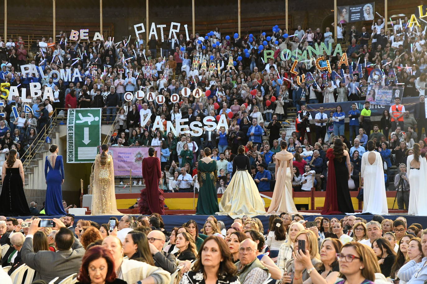 Las candidatas a bellea del foc de Alicante lucen sus mejores galas