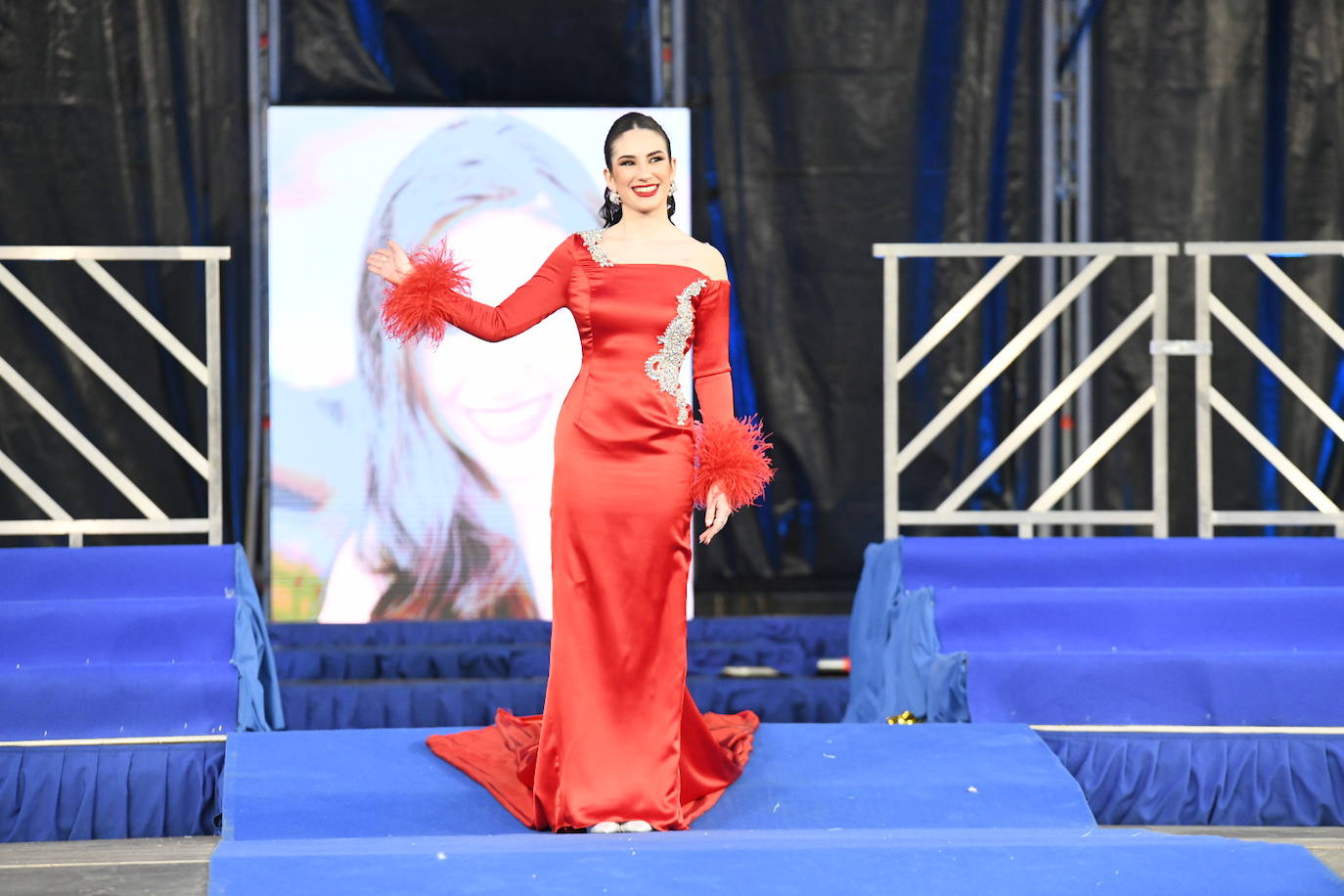 Las candidatas a bellea del foc de Alicante lucen sus mejores galas