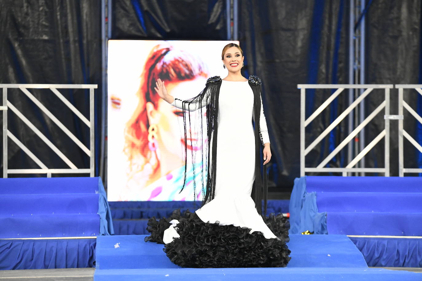 Las candidatas a bellea del foc de Alicante lucen sus mejores galas