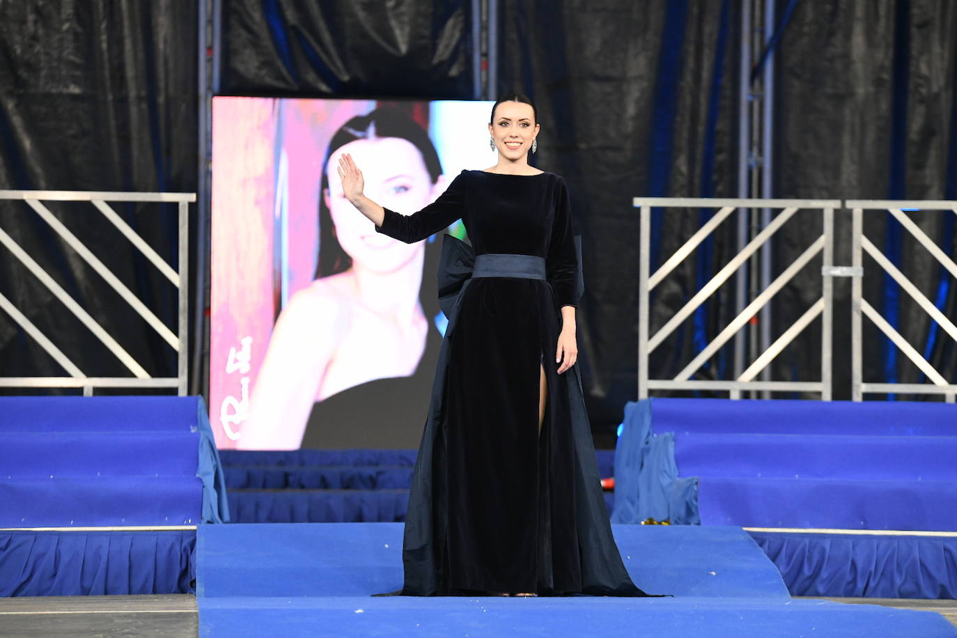 Las candidatas a bellea del foc de Alicante lucen sus mejores galas