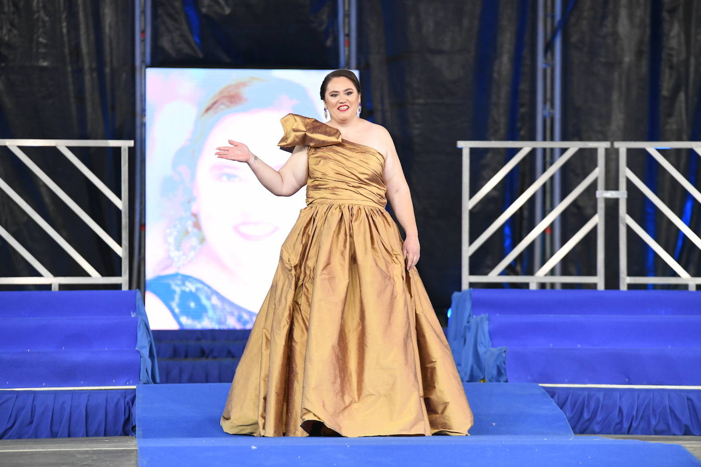 Las candidatas a bellea del foc de Alicante lucen sus mejores galas