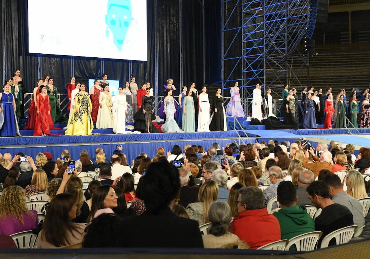 Las candidatas a bellea del foc de Alicante lucen sus mejores galas