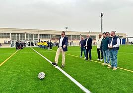 El presidente de la Diputación de Alicante, Toni Pérez, en el disparo inaugural.