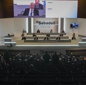 Banco Sabadell niega una posible fusión y celebra sus resultados ante los accionistas en Alicante