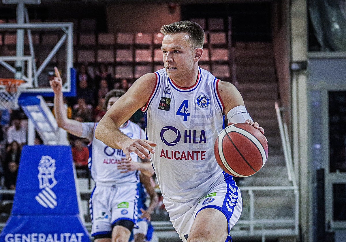 El tirador Bradley, en acción en el Pedro Ferrándiz.