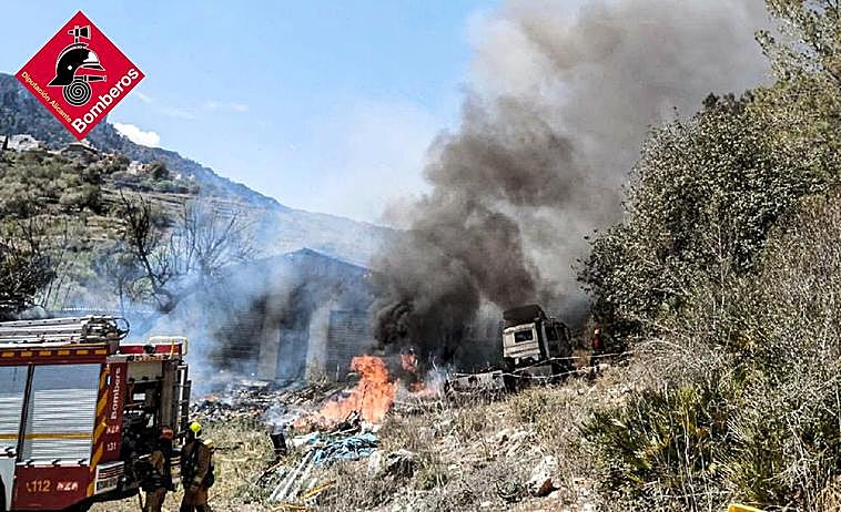 Actuación de los bomberos en la Vall de Gallinera.
