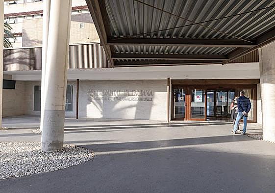 Entrada al Hospital General Universitari d'Elx.