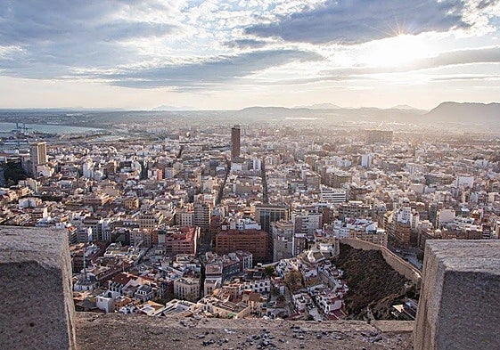 La ciudad desde el castillo de Santa Bárbara.