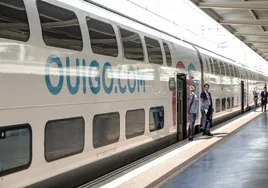 Tren de Ouigo en la estación de Alicante.