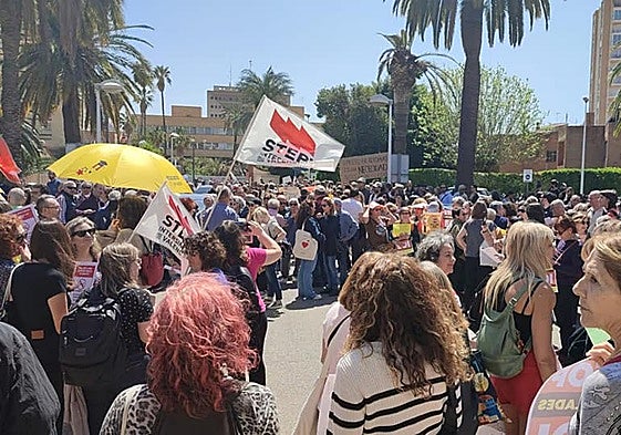 Reciente protesta ante los recortes del Consell en la educación presencial para las EOI.