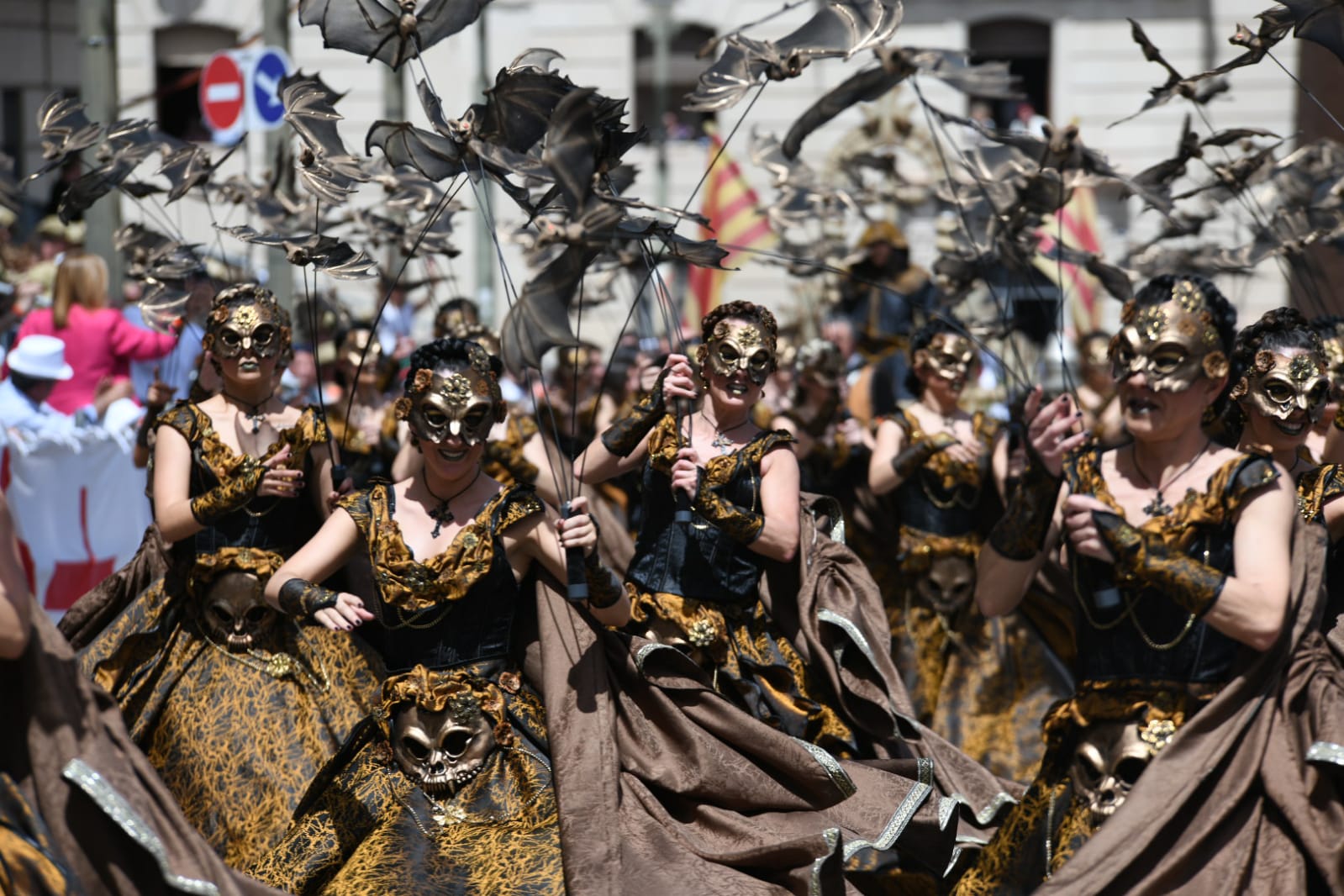 El alférez de los Aragoneses culmina la apoteósica Entrada cristiana de Alcoi
