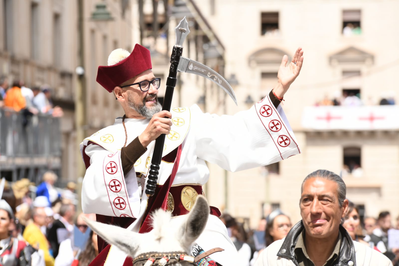 El alférez de los Aragoneses culmina la apoteósica Entrada cristiana de Alcoi