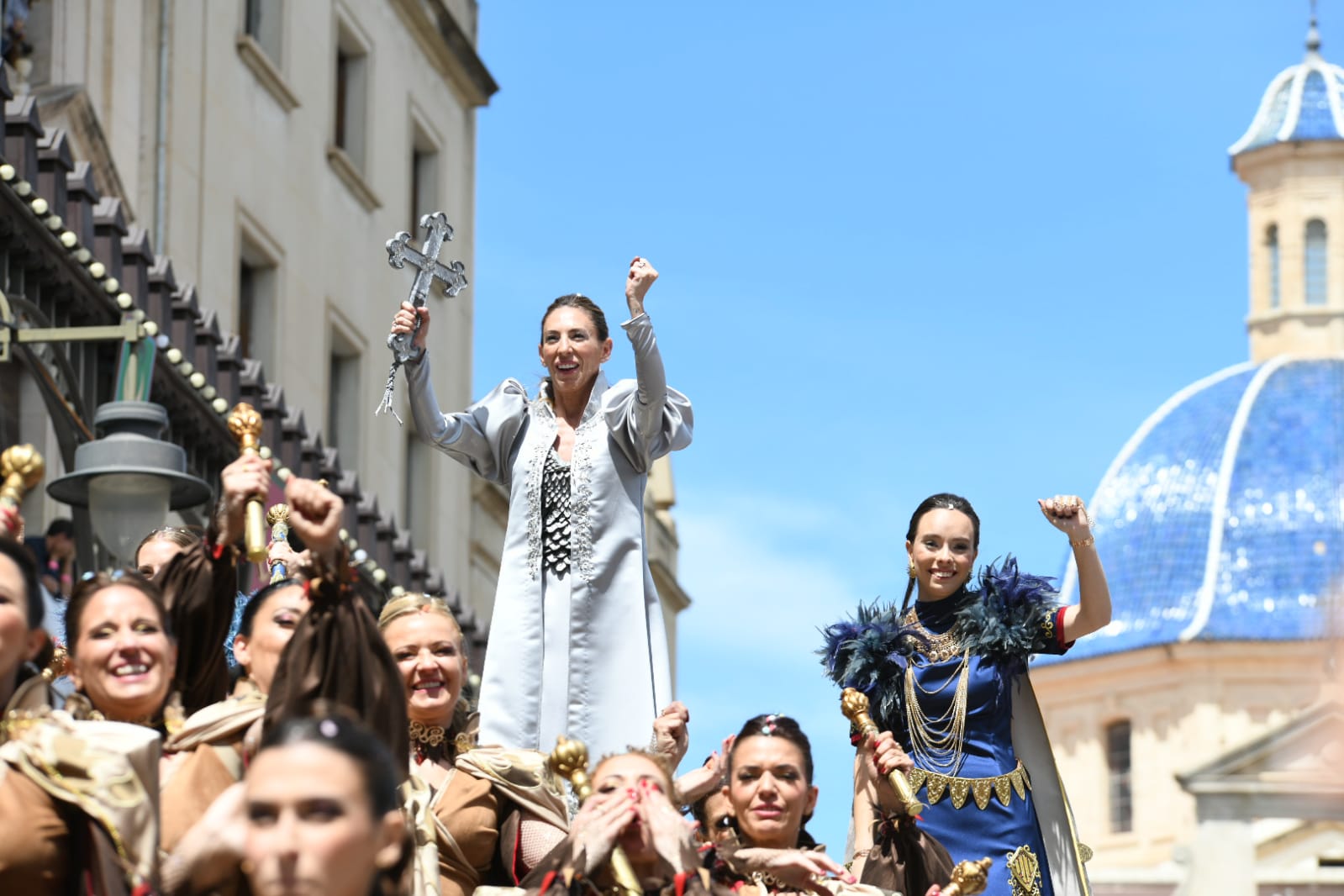 El alférez de los Aragoneses culmina la apoteósica Entrada cristiana de Alcoi