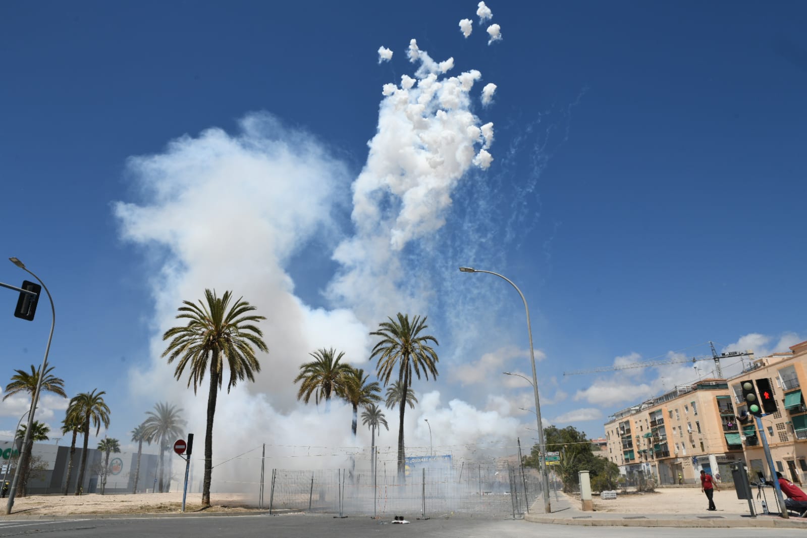 Así ha sido la mascletà de las Hogueras de Alicante en el sector sur
