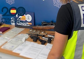 Efectos intervenidos durante el operativo policial.