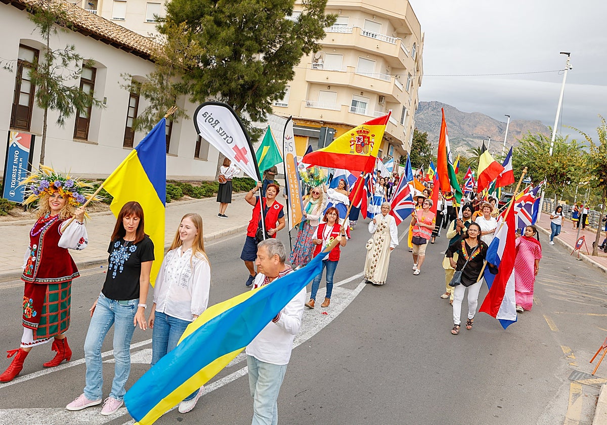 L'Alfàs presume de su multiculturalidad cada año en el Día Internacional