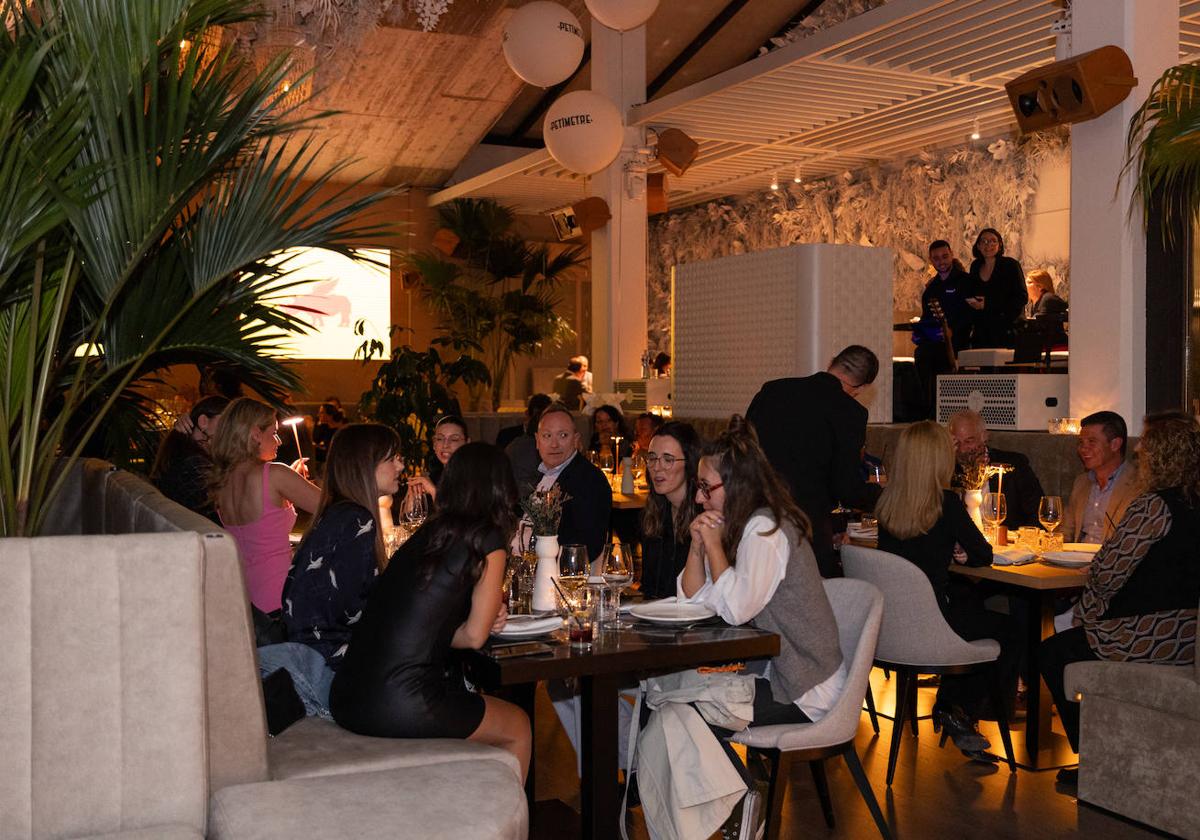 El restaurante Petímetre, en la Playa de San Juan, vuelve a abrir sus puertas